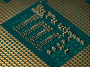 Primer plano de un chip de silicio con arquitectura nanostack